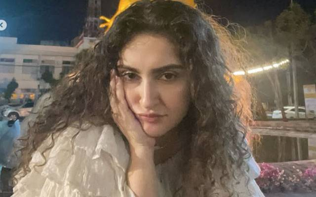 Hiba Bukhari’s Thailand Birthday Vacation Pictures Win Love Online